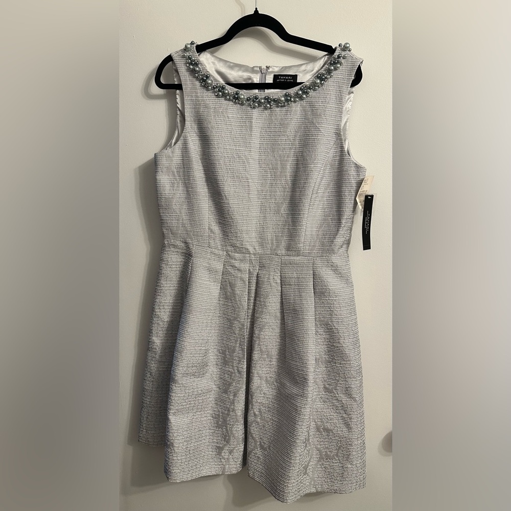 NWT. Tahari Silver Textured Fit & Flare Dress with Pockets, 12